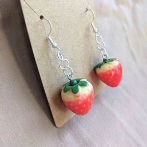 🛍 Strawberry Dangle Earrings